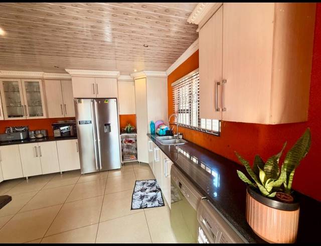 3 BEDROOM HOUSE FOR SALE IN VANDERBIJLPARK CW 5